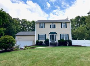 76 Fieldstone Dr, Coventry, RI 02816