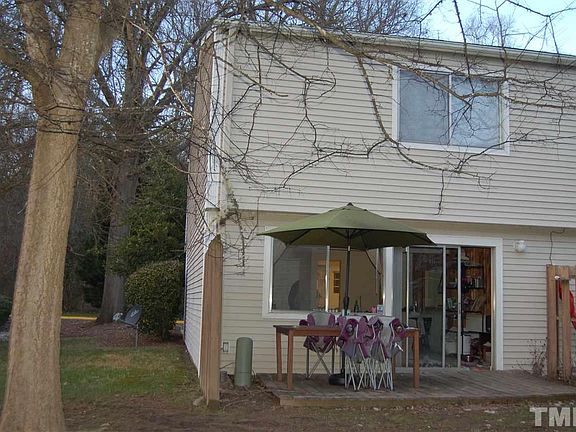 3rd image of 220 Elizabeth St #C