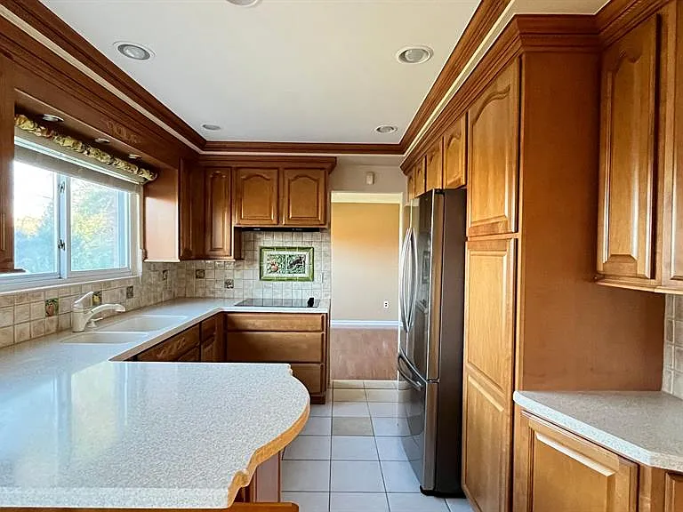 2852 Mayfair Dr — Photo 8