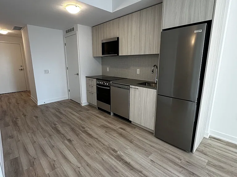 7439 Kingston Rd #512 — Photo 7