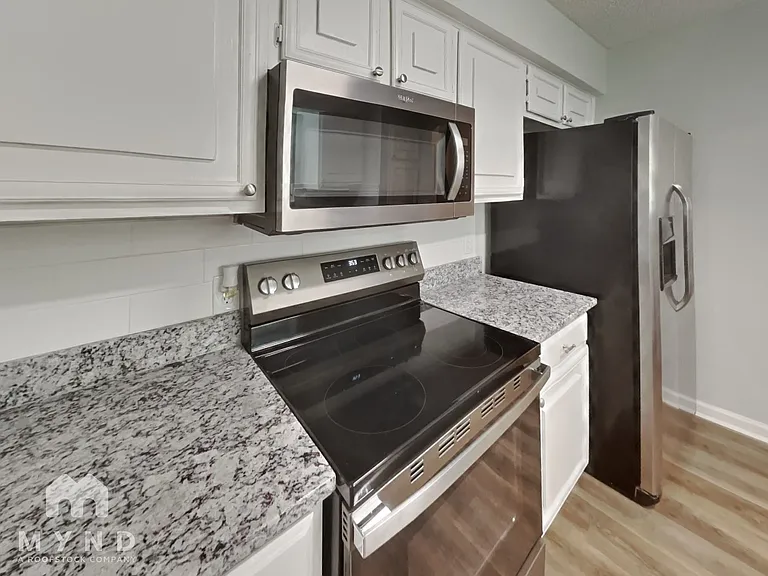 3305 Heritage Ln — Photo 5