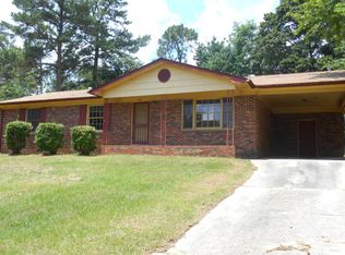 918 Carnegie Dr, Fayetteville, NC 28311