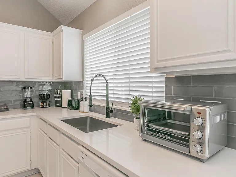 7017 Chateau Dr — Photo 28