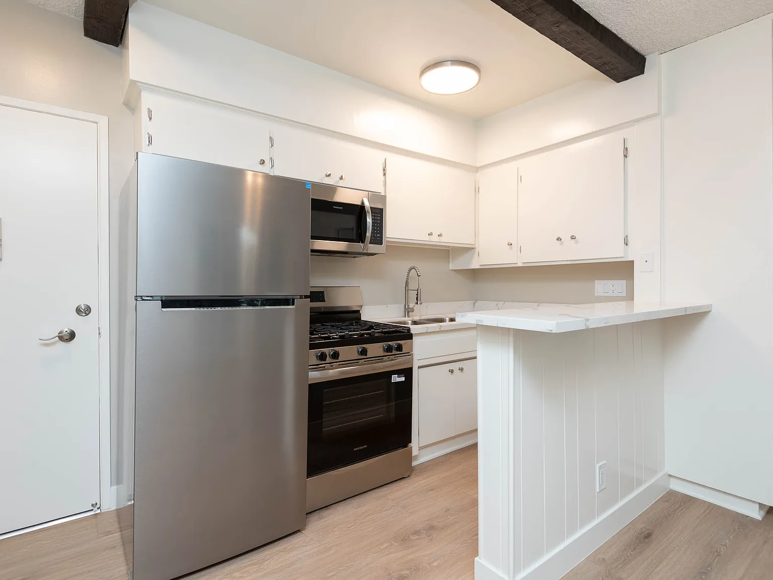 1 bed, 430 sqft, $2,350 — Photo 4