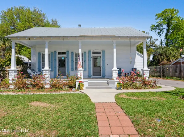 405 Carroll Ave, Bay Saint Louis, MS 39520