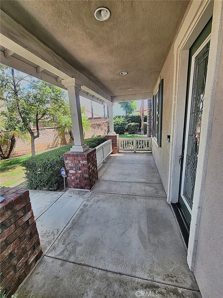 6 bed, 4.5 bath, 3654 sqft, $5,600 — Photo 3