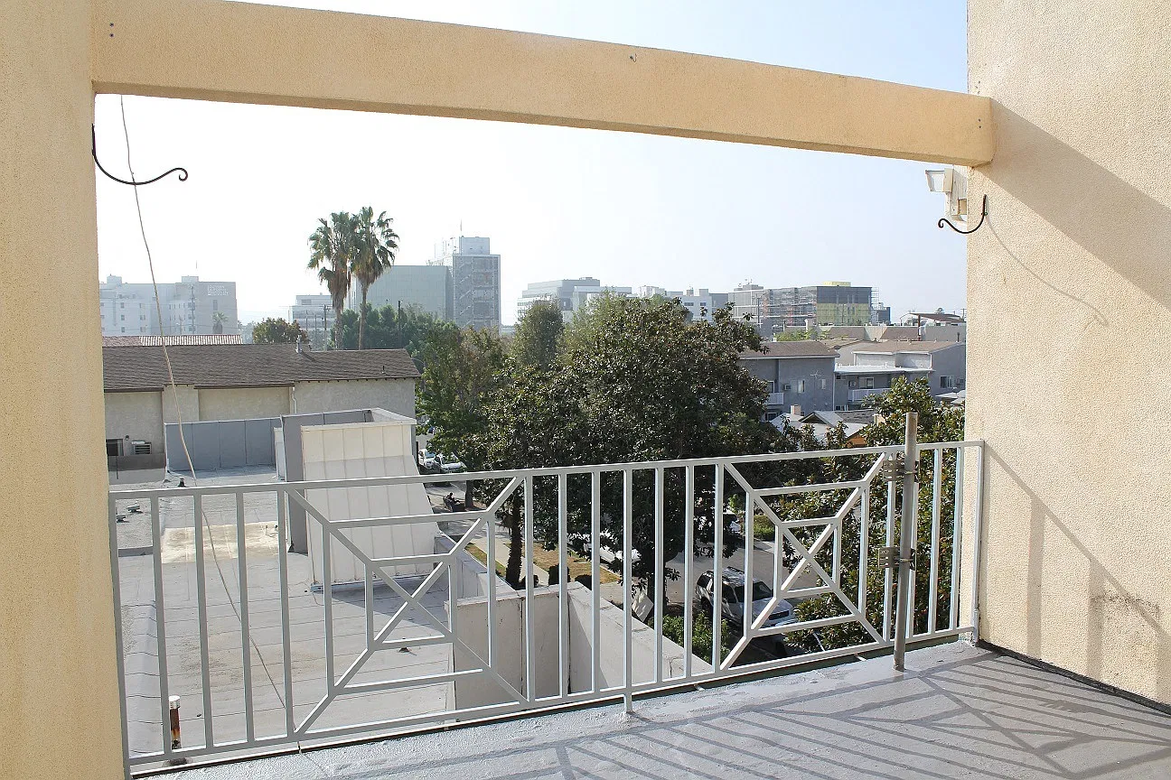 Lido Apartments - 3728 Delmas Terrace — Photo 3