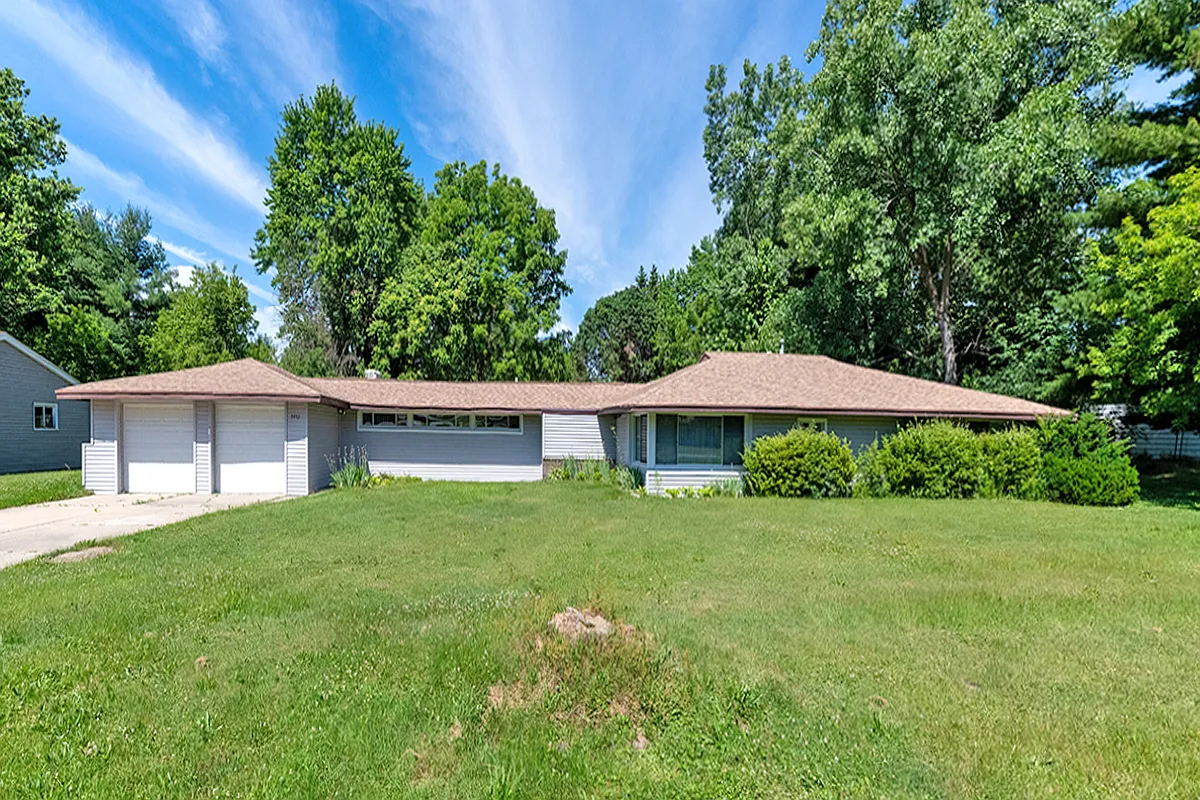 4 bed, 1992 sqft, $3,450 — Photo 1
