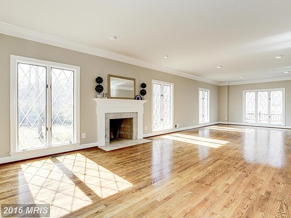 5th image of 8625 Chateau Dr