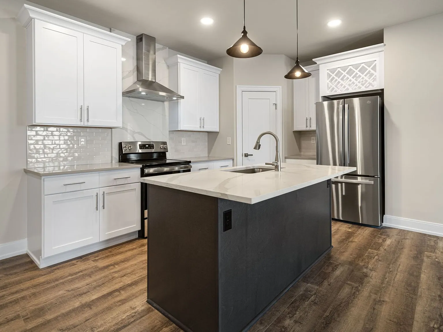 Ready for Fall! New, Luxury Two Bedroom Flat in Guilderland! — Photo 4