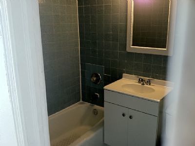 5th image of 930 W Belmont Ave APT 303