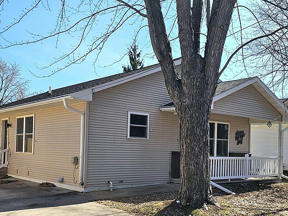 3rd image of 1906 Mitchell St