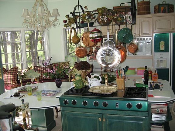 Open & Bright Kitchen