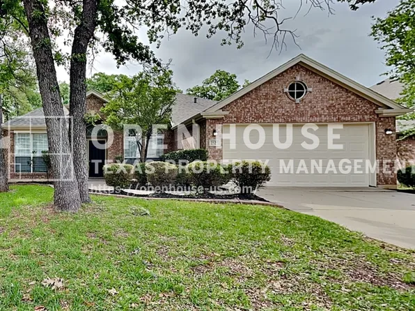 2525 Greenhaven Dr, Burleson, TX 76028