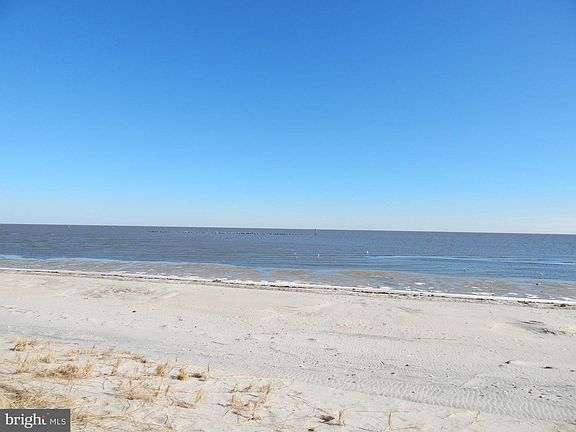 4th image of 347 S Bay Dr