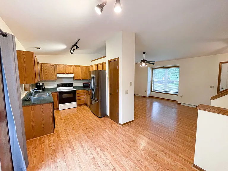 2820 Warner Ln — Photo 6