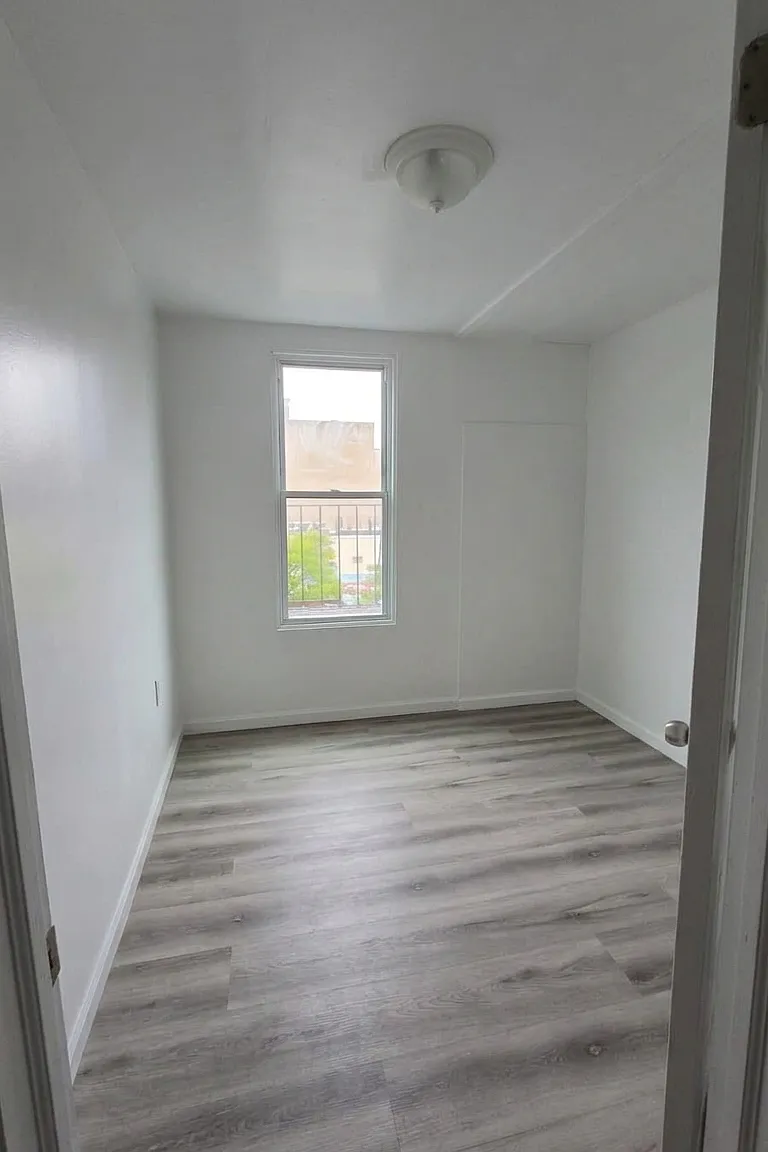 3 bed, $3,500 — Photo 3