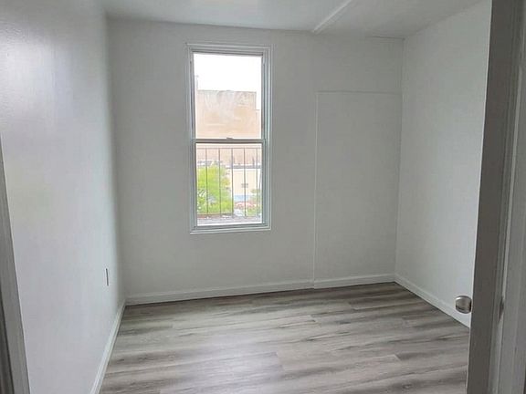 3rd image of 927 Jennings St APT 5