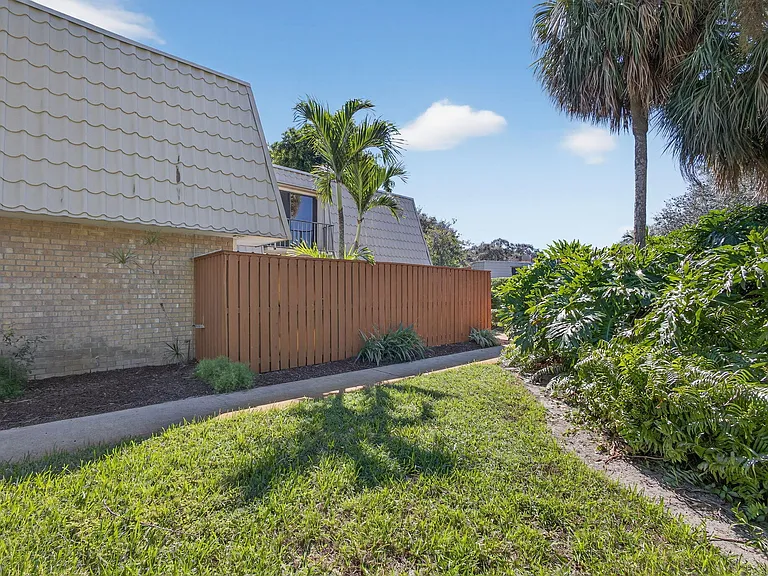 1700 Embassy Dr #103 — Photo 4