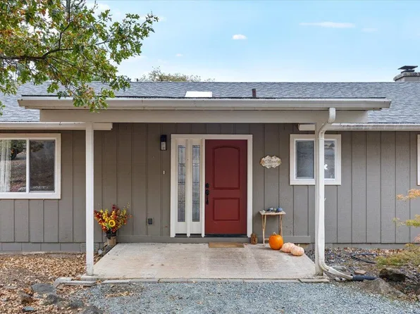 445 Colonial Dr, Grants Pass, OR 97526