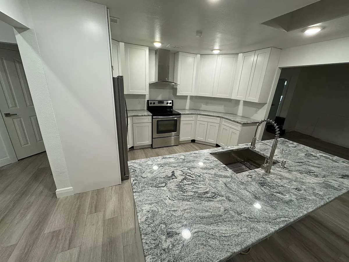 Building Photo - 6553 Hidden Beach Cir