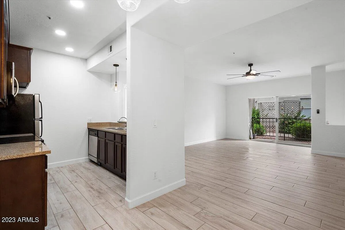2 bed, 1029 sqft, $1,800 — Photo 4