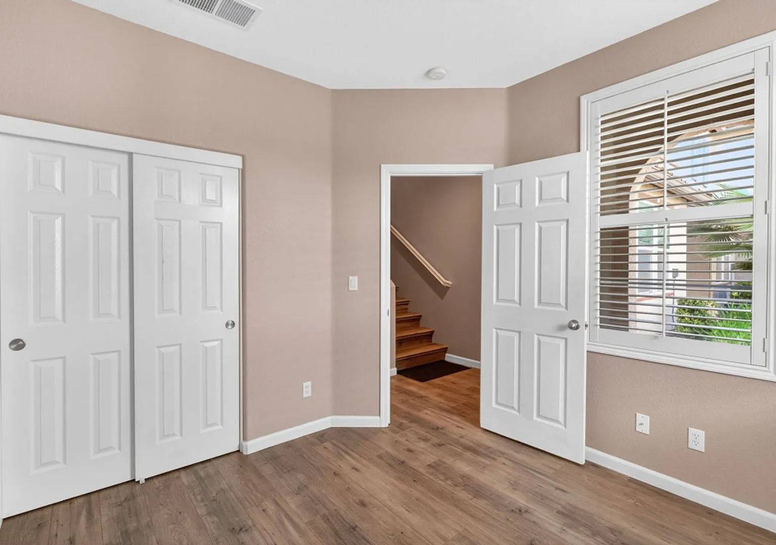 Beautiful 2 Bedroom, 2 Story Condo!! — Photo 3
