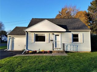 308 Twin Elms Ln, North Syracuse, NY 13212