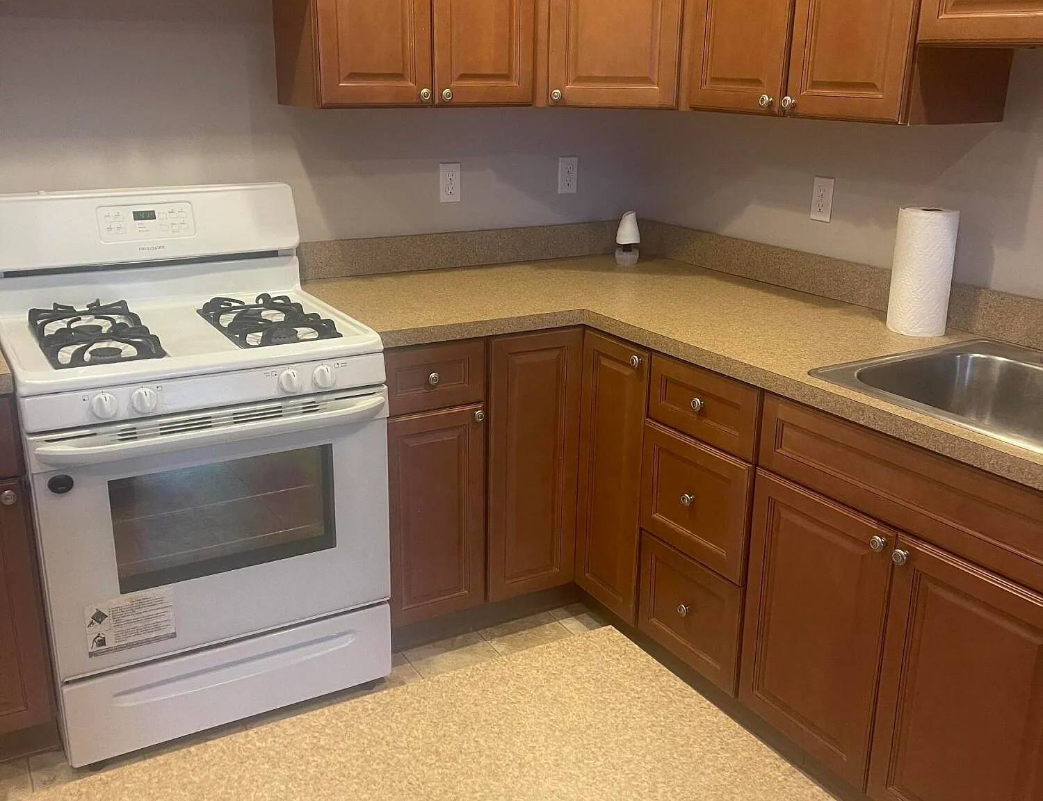 1 bed, 3664 sqft, $2,100 — Photo 2