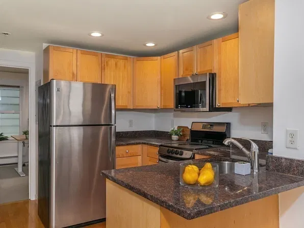 95 2nd St #3, Cambridge, MA 02141