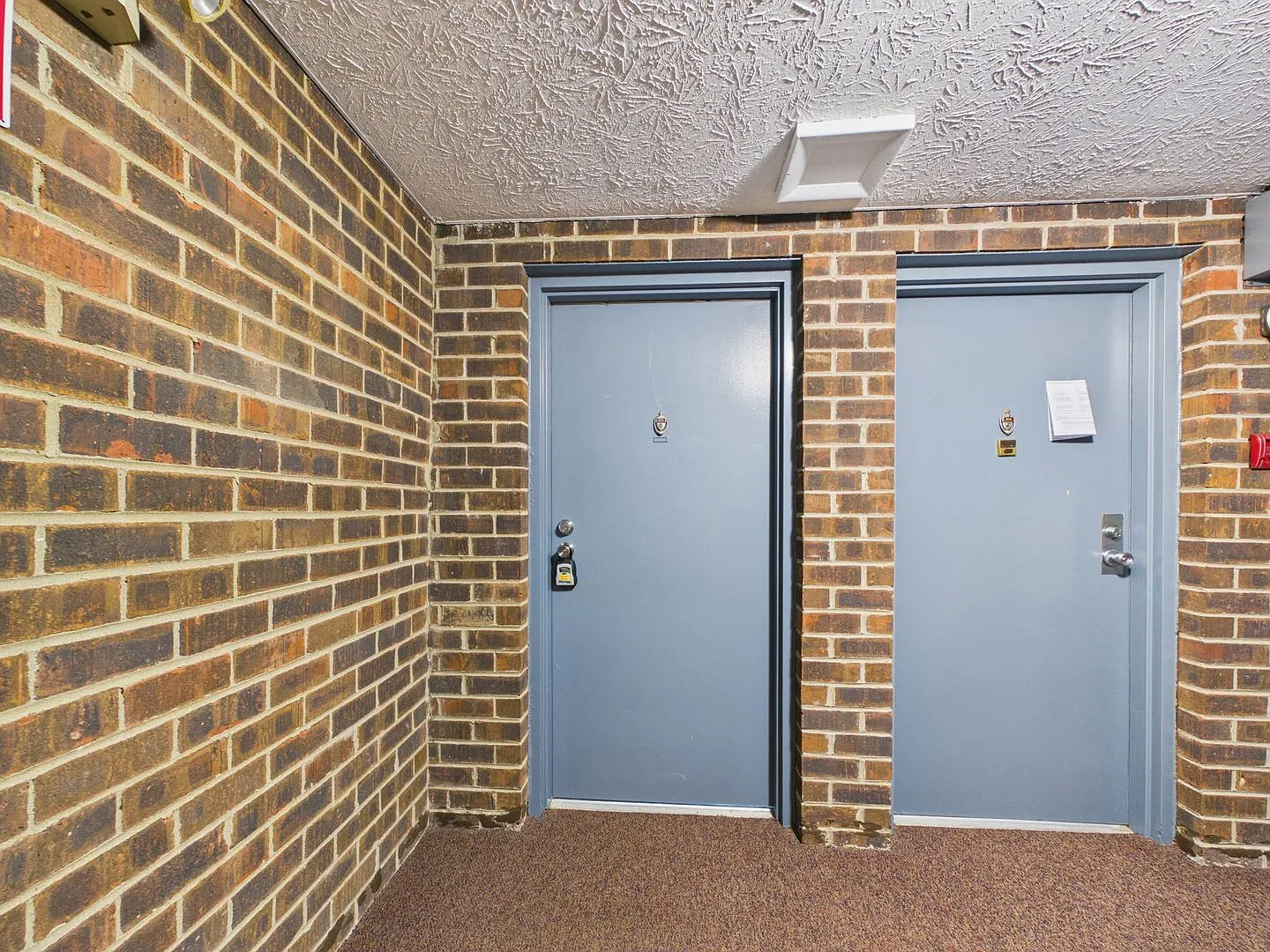 3 bed, 2.0 bath, 1298 sqft, $2,000 — Photo 2