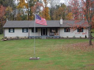 1085 Roundhouse Rd, Kintnersville, PA 18930