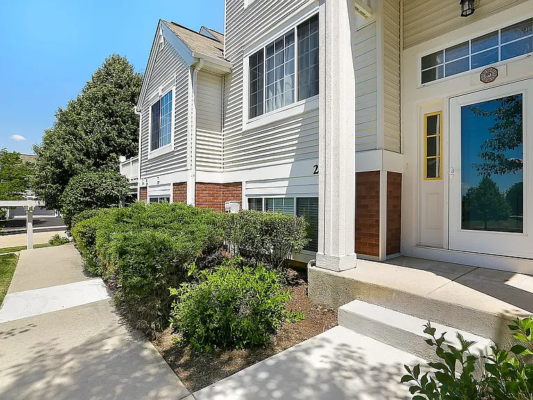 2392 Oakfield Ct — Photo 10