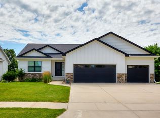 1408 Warrior Run Dr, Norwalk, IA 50211