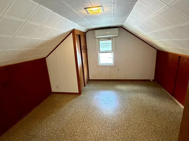 24087 Lehigh St — Photo 20