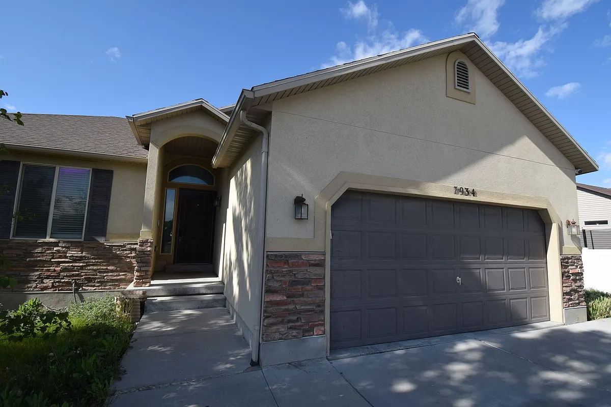 Building Photo - 7934 W Marwari Rd