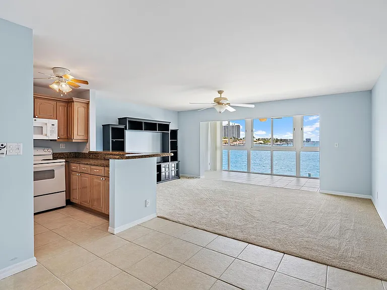 400 Wilma Cir #206 — Photo 5