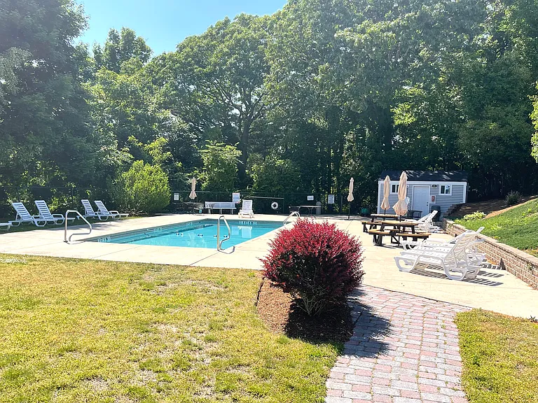17 Chapel Hill Dr #8 — Photo 14