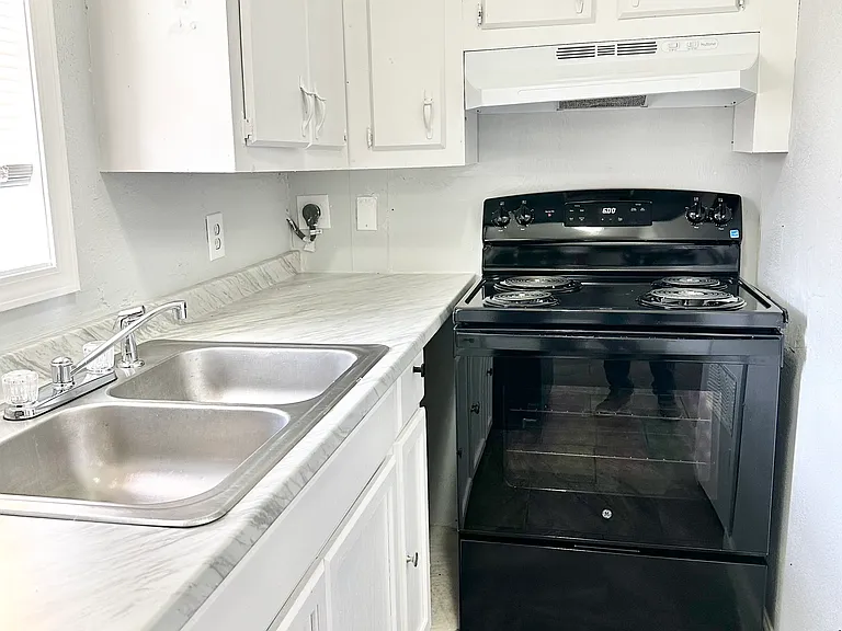 380 Patterson St #7 — Photo 2