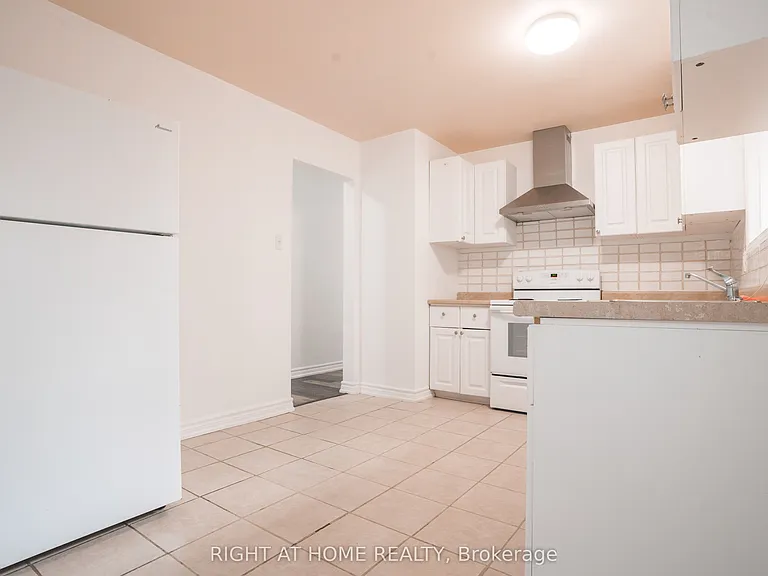 695 Glen Forrest Blvd #UPPER — Photo 12