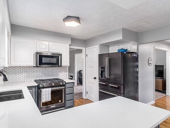 4th image of 10102 Oxford Dr