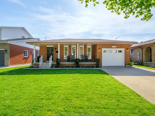 2351 Santo Dr, Windsor, ON N9G 2J7