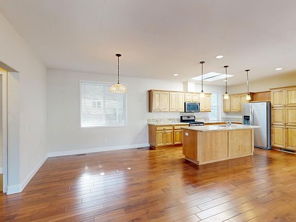 3rd image of 39 Eugenia Ave #39