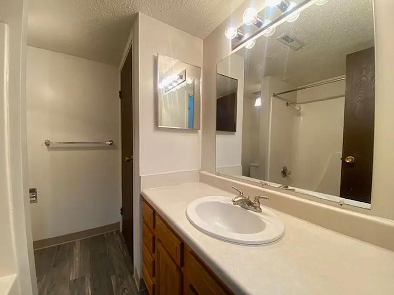 Superior Place Apartments — Photo 25