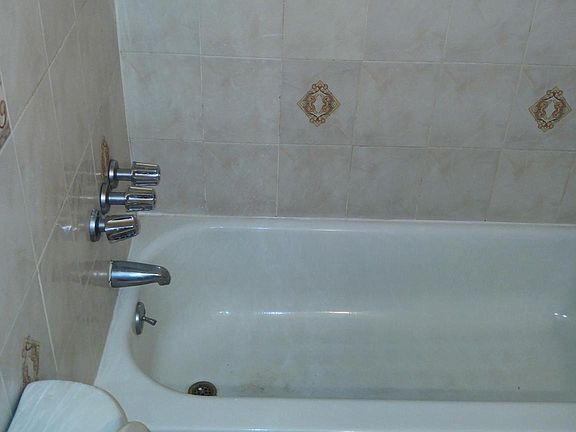 4th image of 3117 Dwight Ave #1F