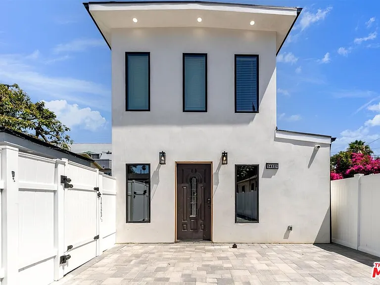 14121 Califa St — Photo 1