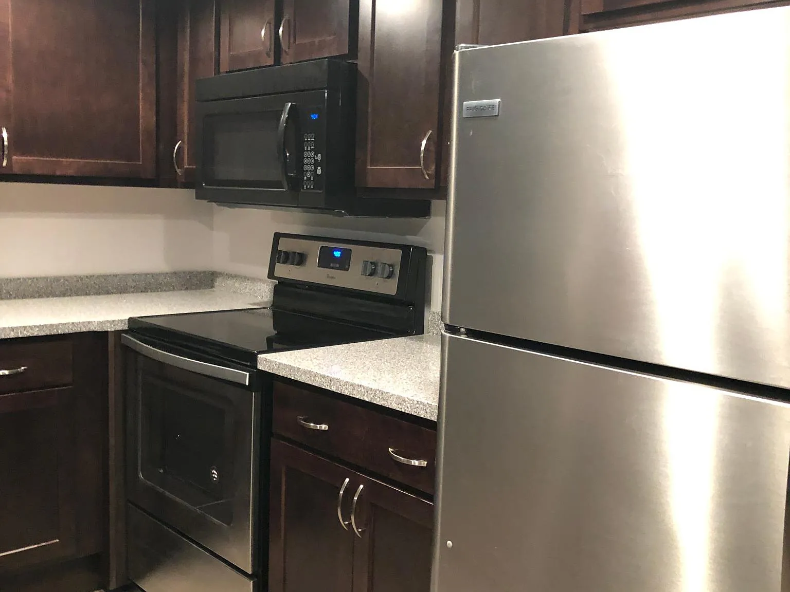2 bed, 700 sqft, $1,050 — Photo 2