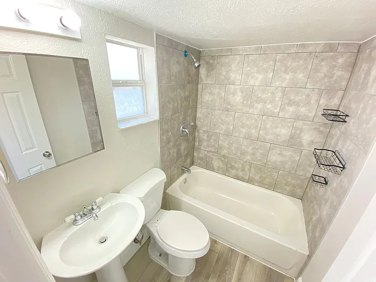 812 W Livingston St #A — Photo 19