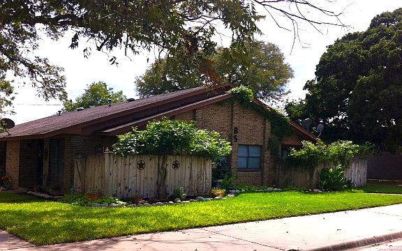 Shade Tree Apts Landscaping