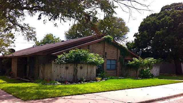 Shade Tree Apts Landscaping
